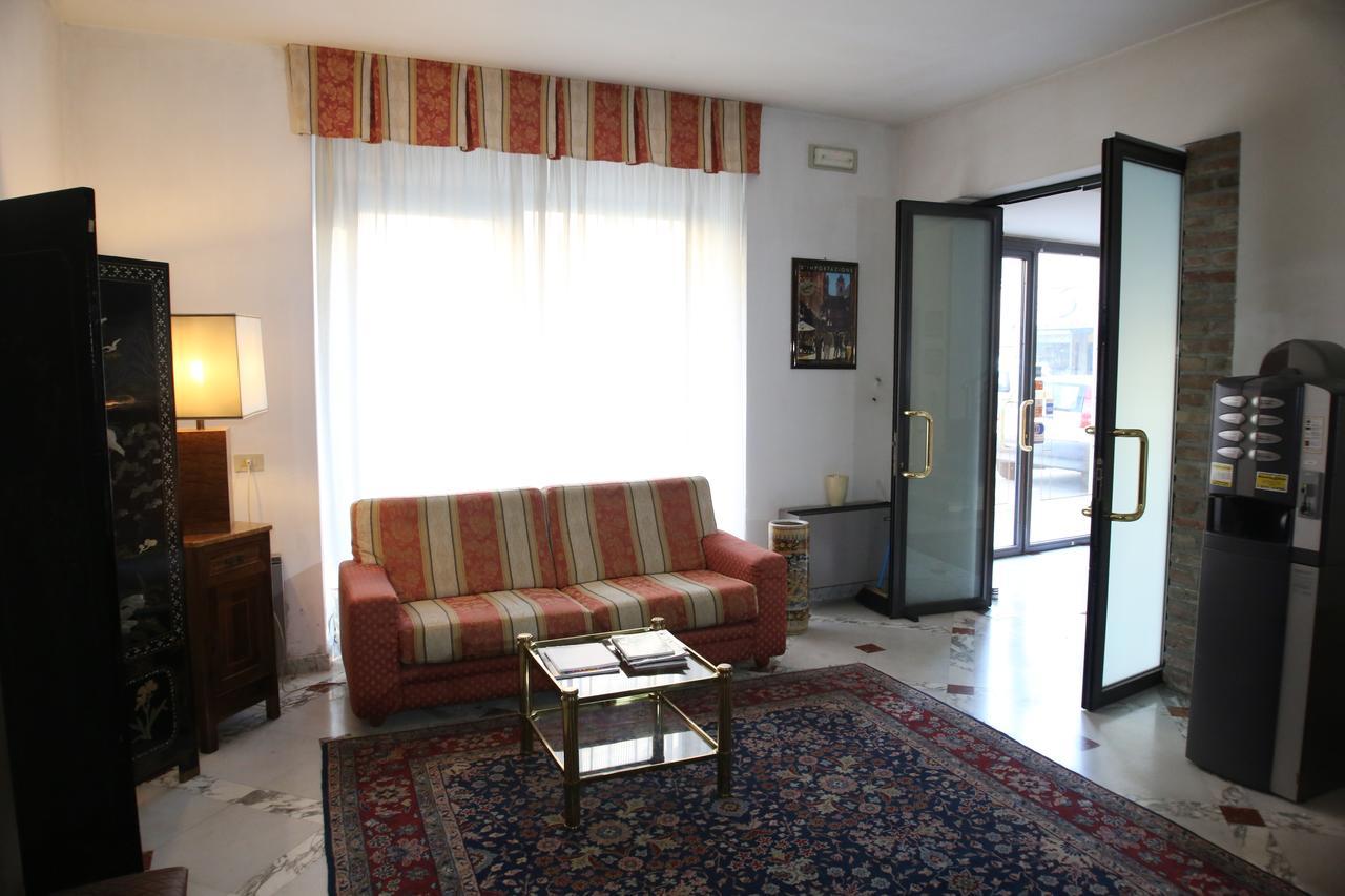 Hotel Paris Castel Goffredo ภายนอก รูปภาพ