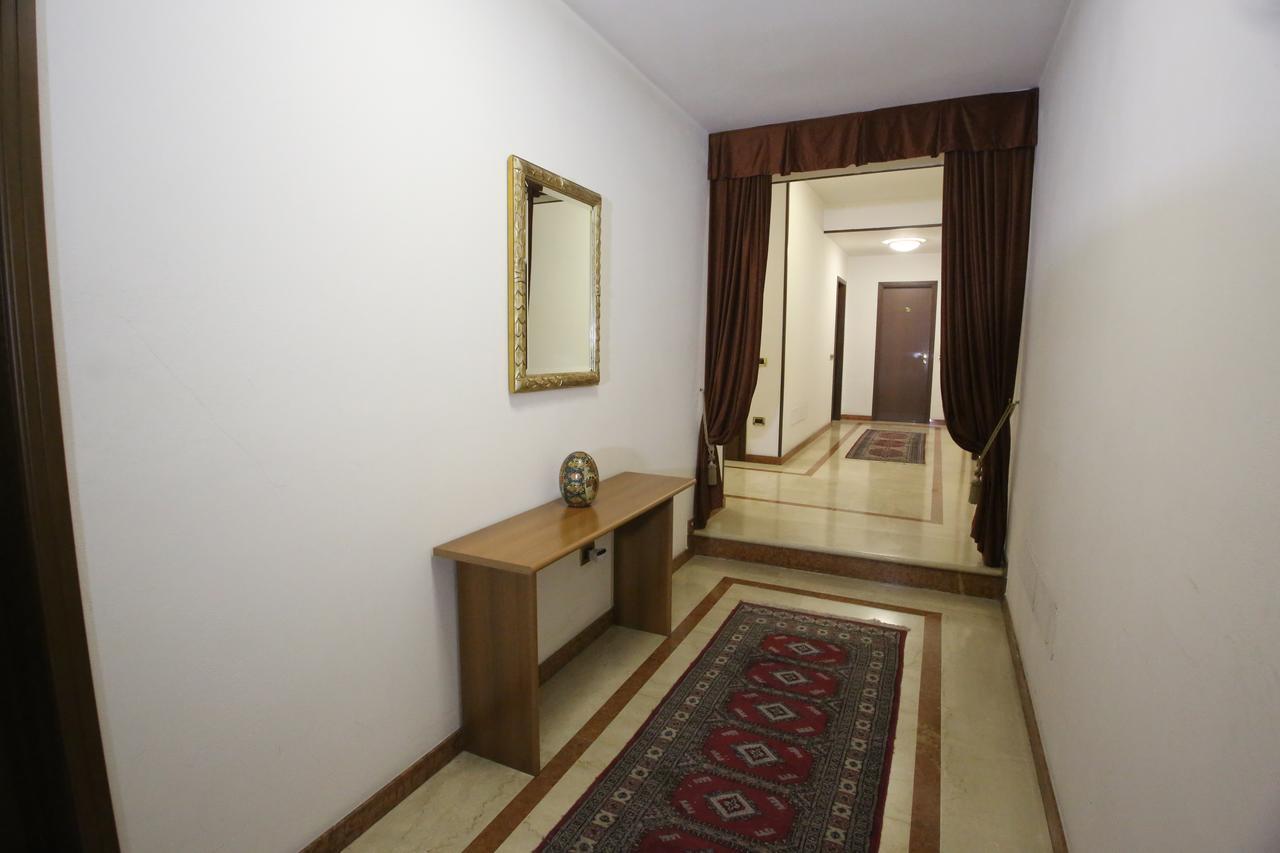 Hotel Paris Castel Goffredo ภายนอก รูปภาพ