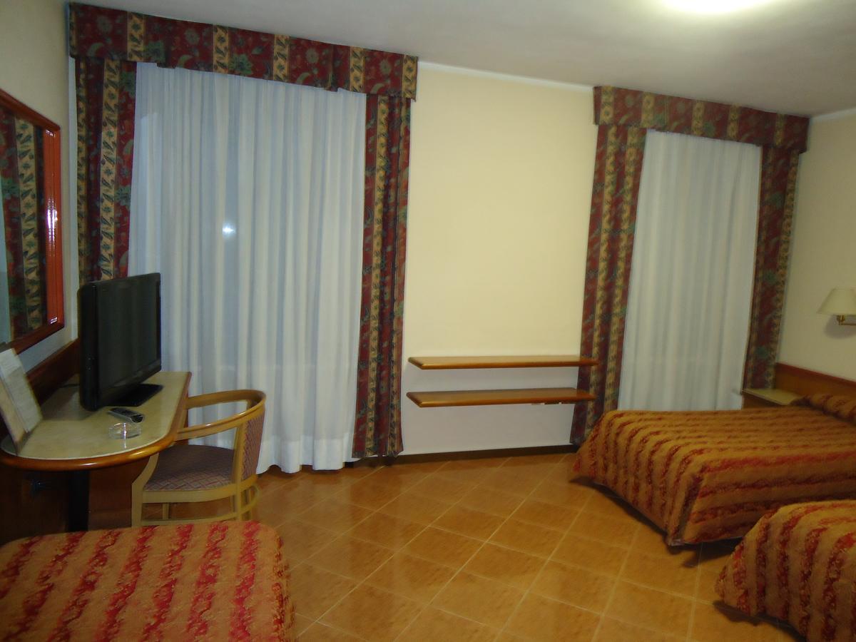 Hotel Paris Castel Goffredo ภายนอก รูปภาพ